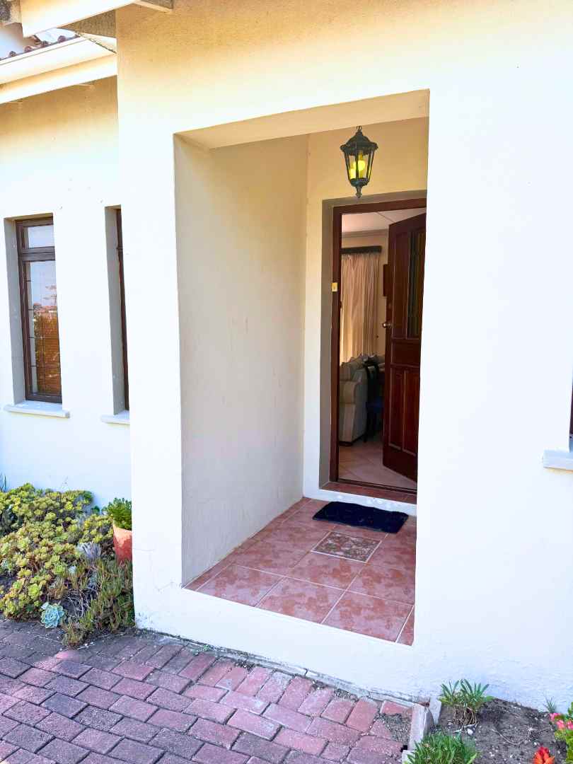 5 Bedroom Property for Sale in Kenton On Sea Eastern Cape